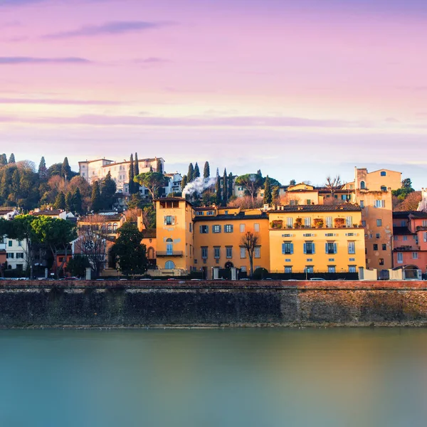 Pittoresk Utsikt Över Floden Arno Och Stadsbilden Solnedgången Florens Italien — Stockfoto
