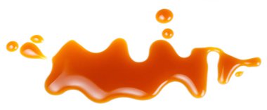 Beyaz arka plan üzerinde izole karamelalı şekerleri karamel altın sıvı 