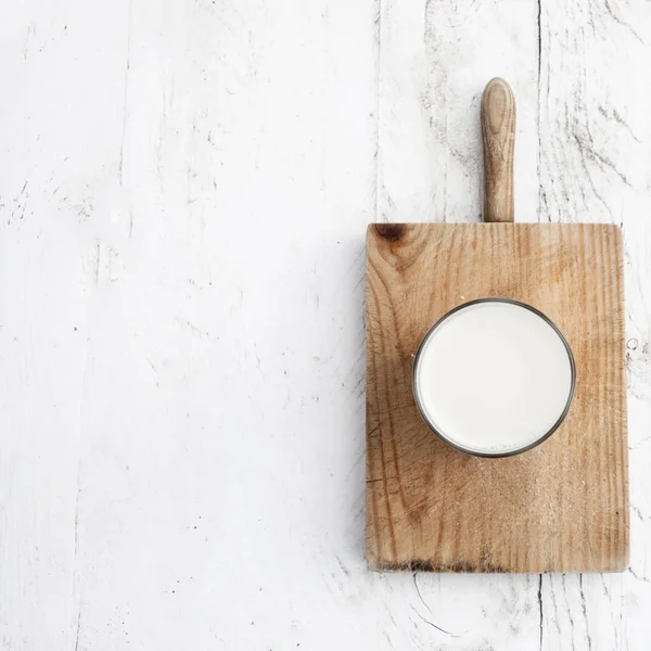 Milchkuchen Auf Einem Rustikalen Weißen Holztisch Gesundes Frühstück Morgenkonzept Kopierraum — Stockfoto