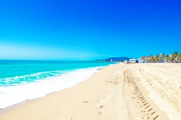 Estate Spiaggia Sabbia Sotto Cielo Blu — Foto Stock