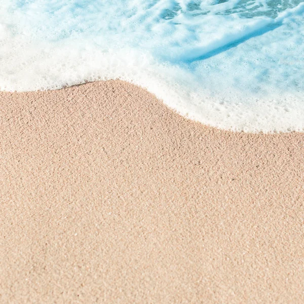 Мягкая Волна Голубого Океана Летом Песчаный Пляж Фон Копировальным Пространством — стоковое фото