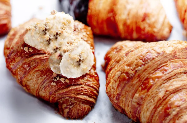 Kruvasan Grubu'nun parşömen kağıt üzerinde görünümü Kapat.