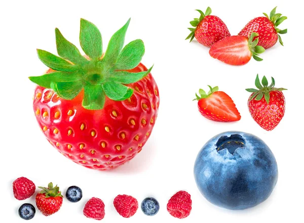 Frische Reife Ganze Erdbeeren Und Blaubeeren Isoliert Auf Weißem Hintergrund — Stockfoto
