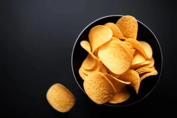 Patatas Fritas Sobre Fondo Oscuro Con Copyspace Top Vie — Foto de Stock