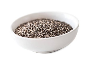 Chia tohum beyaz arka plan üzerinde izole kase