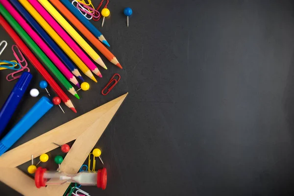 Fournitures Scolaires Sur Fond Tableau Noir Concept Retour École — Photo