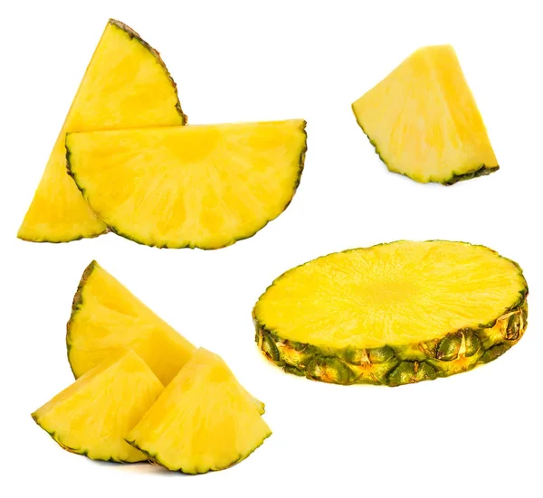 Ananas Plakjes Geïsoleerd Witte Achtergrond — Stockfoto