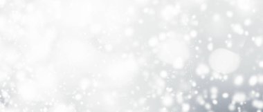 Kar tanesi ve bokeh yıldız parlak beyaz gümüş soyut bokeh arka plan. Parlak tatil kartı. Bulanık ışık parlayan