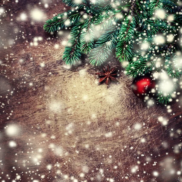 Sapin Noël Avec Décoration Flocons Neige Sur Fond Bois — Photo
