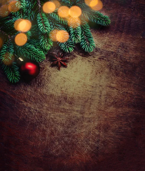 Fond Noël Avec Sapin Décoration Sur Panneau Vintage Bois Foncé — Photo