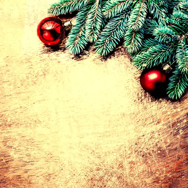 暗い木の板にお祭りの装飾クリスマスの背景 フラット横たわっていた トップ ビュー クリスマス カード — ストック写真
