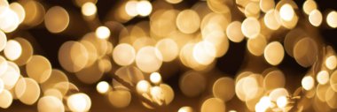 Altın bokeh ile panoramik Defocused Noel ışıkları