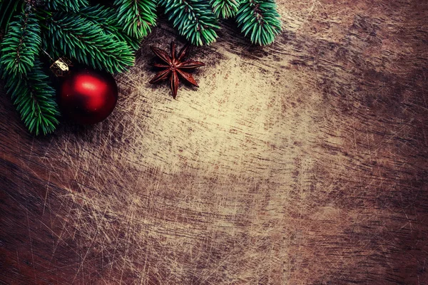 圣诞复古背景与冷杉树装饰 复制空间 平面布局 顶部视图 — 图库照片