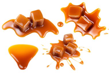 Beyaz arka plan üzerinde izole karamelli şeker koleksiyonu. Altın karamelalı şekerleri karamel sos