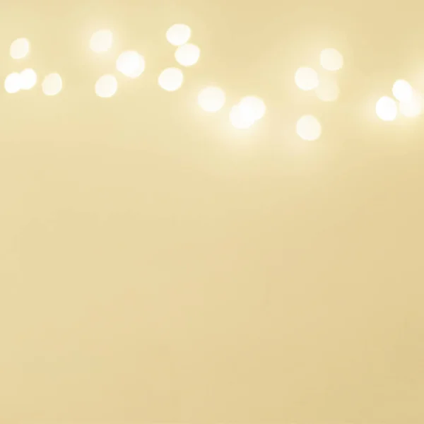 お祝い輝くボケ ライト Copyspace と抽象的なゴールデン クリスマス冬の背景 — ストック写真