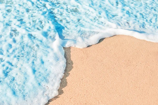 ビーチ 砂と青い海 夏の背景 コピー スペース — ストック写真