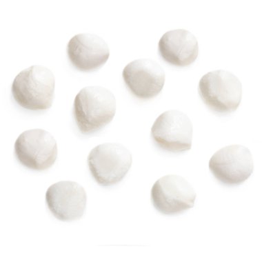 Beyaz arka plan üzerinde izole geleneksel İtalyan mozzarella peyniri. 