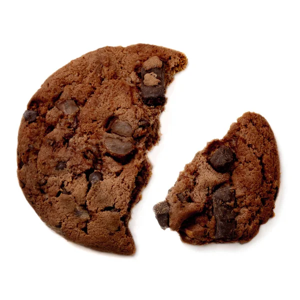 Galletas Chocolate Negro Con Trozos Chocolate Aislados Sobre Fondo Blanco — Foto de Stock