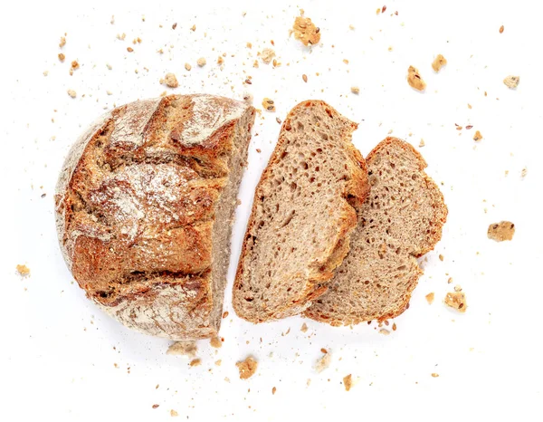 Pão fatiado isolado sobre fundo branco. Migalhas e Bre fresco — Fotografia de Stock