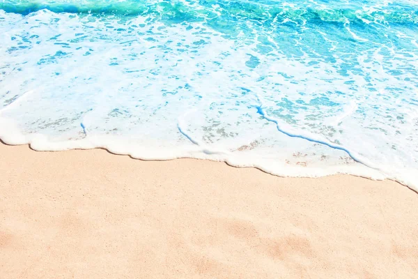 Blauwe Oceaan Wave Zandstrand Zomerdag Zandstrand Achtergrond Concept — Stockfoto