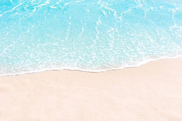 Onda Suave Oceano Azul Praia Areia Fundo Verão Espaço Cópia — Fotografia de Stock