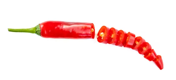 Červená Chili Pepper Řezané Kousky Izolovaných Bílém Pozadí Pohled Shora — Stock fotografie