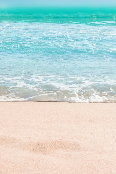 Яка Хвиля Блакитного Океану Піщаному Пляжі Літній Фон Копіспазмі — стокове фото