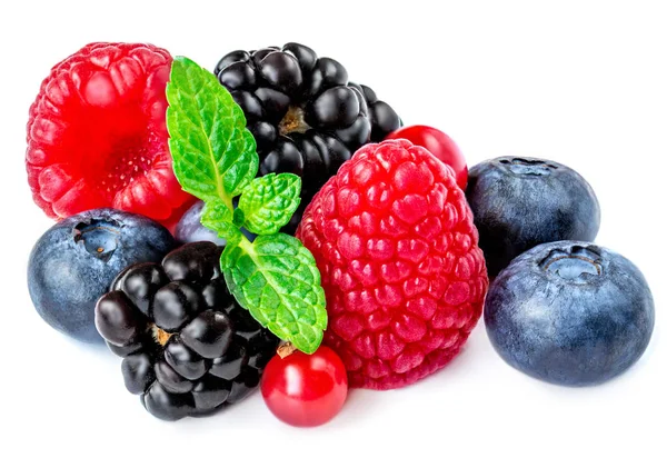 Berry mix geïsoleerd op een witte achtergrond. Diverse verse bessen — Stockfoto