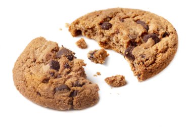 Beyaz bac izole kırıntıları ile Çikolata lı kurabiye parçası