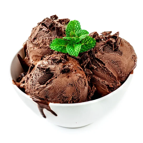 Cuenco de helado de chocolate con menta aislada en ba blanca — Foto de Stock
