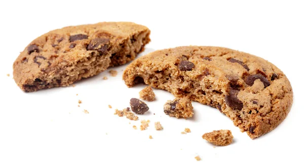 Biscoito de chocolate com migalhas e pedaços isolados em branco — Fotografia de Stock