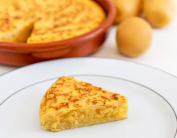 Spanish cusine - Omelet with eggs and potatoes. Traditional  Ome — Stock Photo, Image