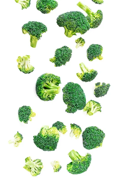 Broccoli Volanti Isolati. Layout creativo fatto di verdure broccoli — Foto Stock