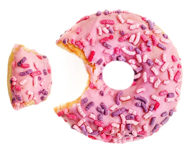 Donut rose givré avec des saupoudres colorées avec une morsure. Paille — Photo