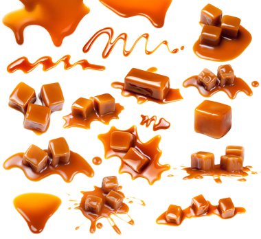 Karamel şekerler izole. Beyaz üzerine soslu karamel parçaları 
