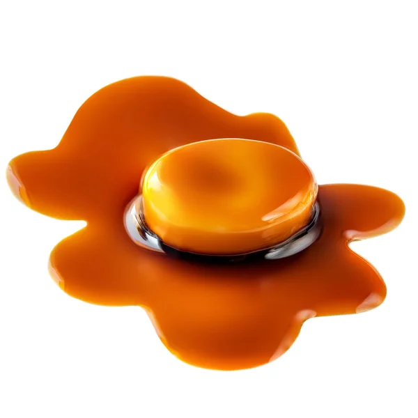 Sladký karamelové cukroví a tekoucí karamelové omáčky izolované na Svatodušní — Stock fotografie