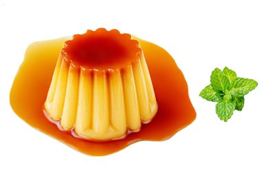 Naneli karamel muhallebi pudingi. Ev yapımı karamel tatlı veya f