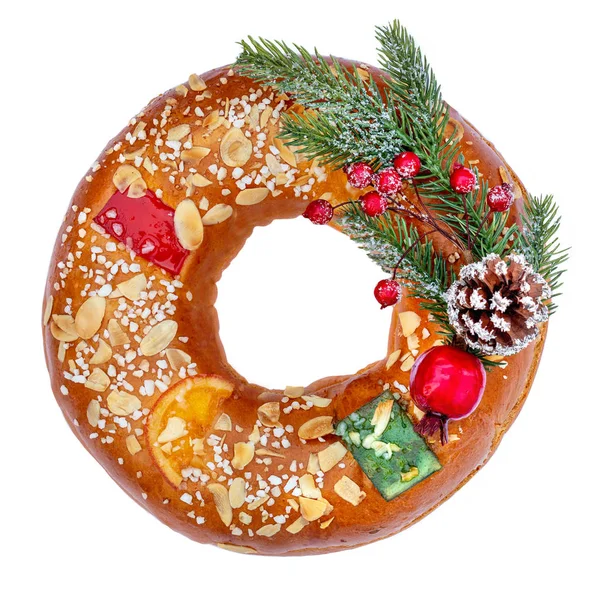 Gâteau de Noël décoré de branches de sapin, frui glacé — Photo