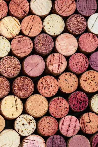 Wzór korków do wina. Różne drewniane korki do wina jako tło. — Zdjęcie stockowe