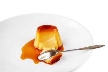 Krem karamel, börek veya tatlı şurubu isolat ile karamel puding