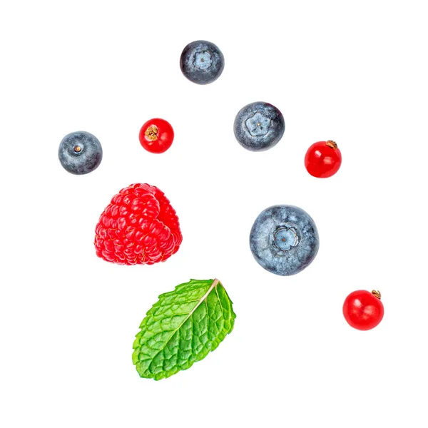 Isolierte Beeren Fallende Mischbeeren Isoliert Auf Weißem Hintergrund Himbeere Blaubeere — Stockfoto