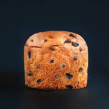 Noel pastası panettone. Lezzetli Noel pastası süslenmiş wi