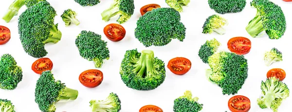 Brokoli dan Pola Tomat. Sayuran segar diisolasi pada warna putih — Stok Foto