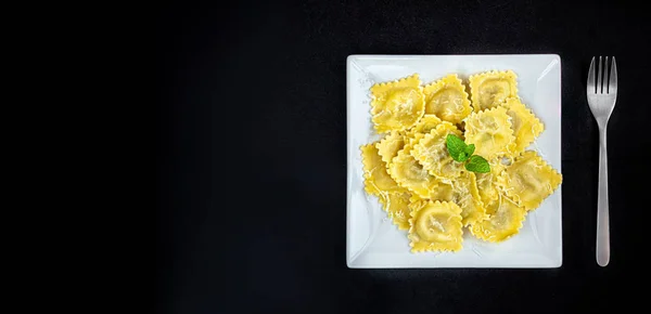 Ravioli on black   background. Prepared  Italian ravioli  Top vi — Stock Photo, Image