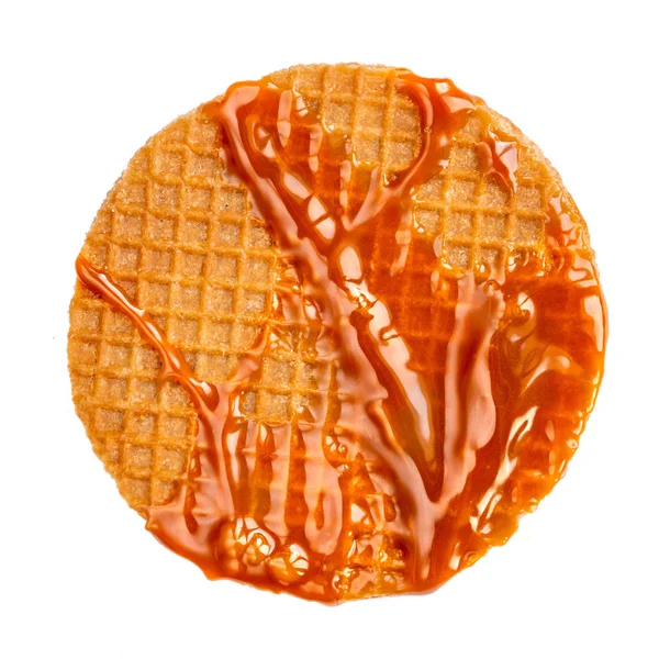 Karamel dunne ronde wafel met karamelsaus geïsoleerd op witte b — Stockfoto