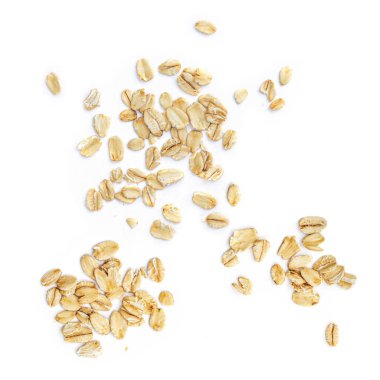 Beyaz arka planda yulaf ezmesi var. Yulaf ezmesi yığını.