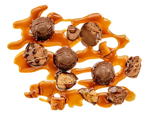 Dulces Chocolate Con Caramelo Fundido Aislado Sobre Fondo Blanco Bonbones — Foto de Stock