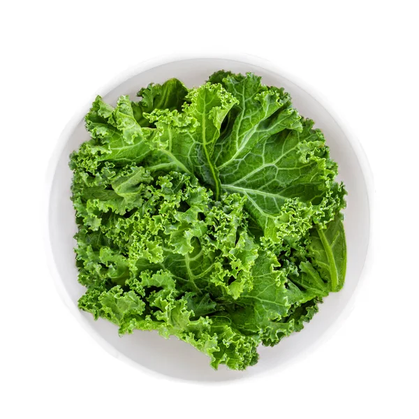 Kale Sai Salada Encaracolada Verde Uma Tigela Isolada Fundo Branco — Fotografia de Stock