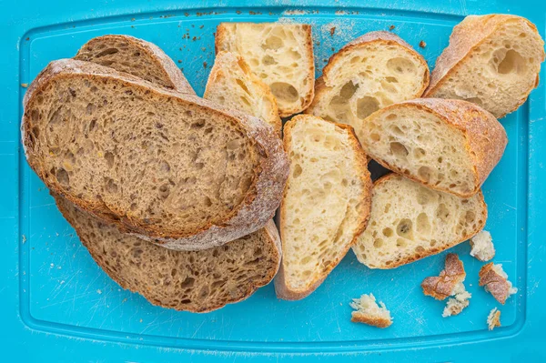Ciabatta Nın Dilimlenmiş Ekmeğin Üst Görüntüsü Kesim Tahtasının Yakın Çekimi — Stok fotoğraf