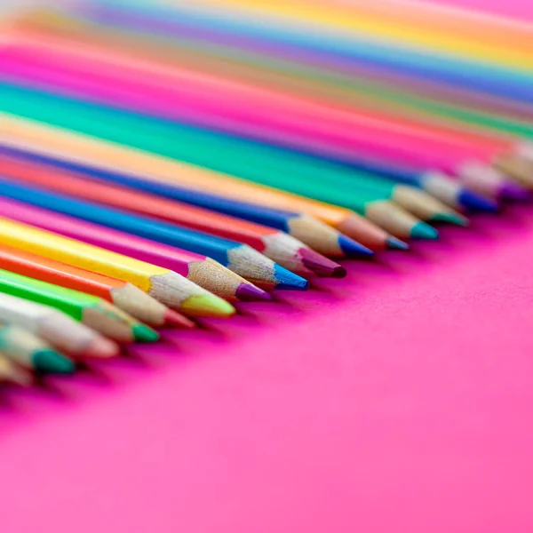 Terug Naar School Concept Kleurrijke Potloden Roze Achtergrond Kopieerruimte Bovenaanzicht — Stockfoto